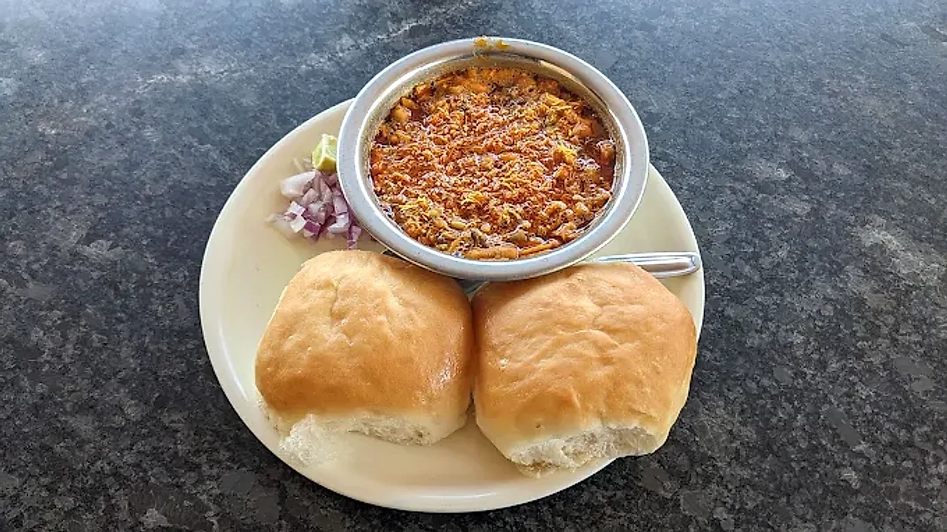 Mutton kheema served with pav